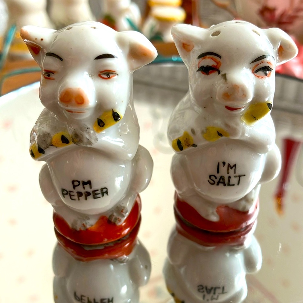 VINTAGE 1930’s JAPAN SET PIGS PLAYING FLUTE with errors says PM PEPPER I’M SALT